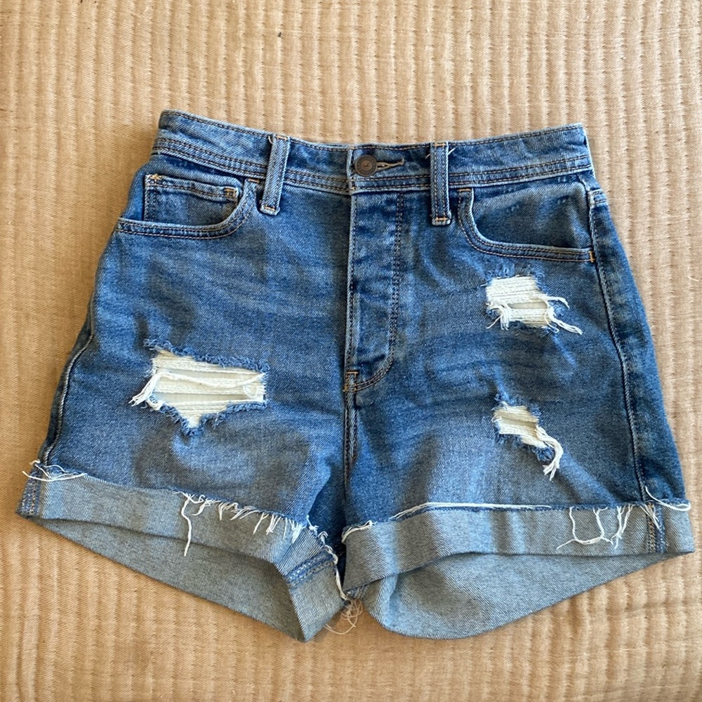 Hollister Jean Shorts Curvy High Rise Mom Shorts 3” Distressed Cuffed